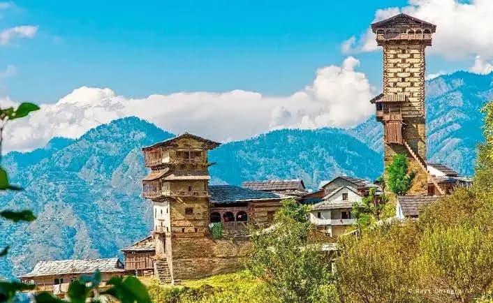 Chehni Kothi attraction in Tirthan Valley